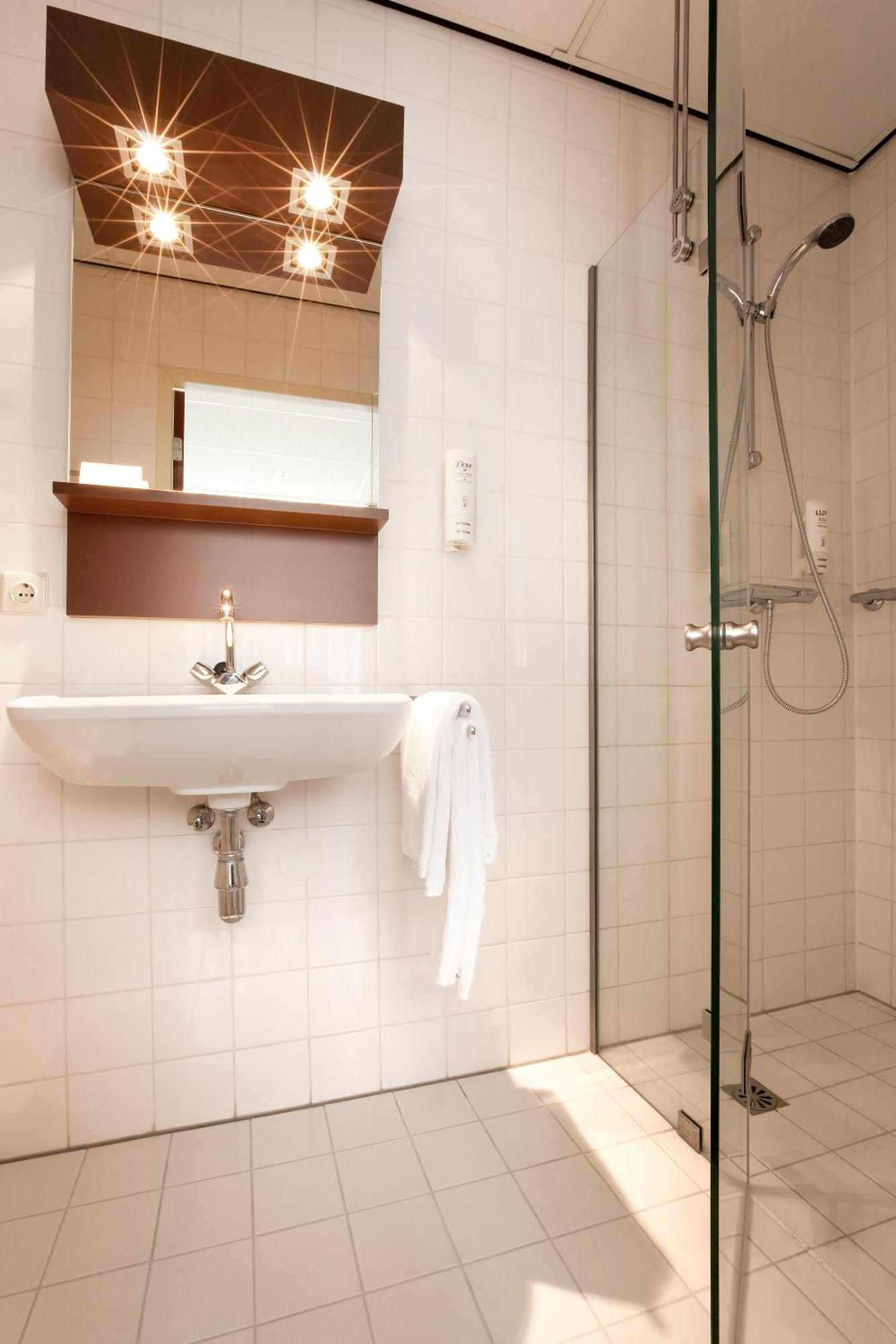 Hotel Kontakt Der Kontinenten Сустерберг Экстерьер фото